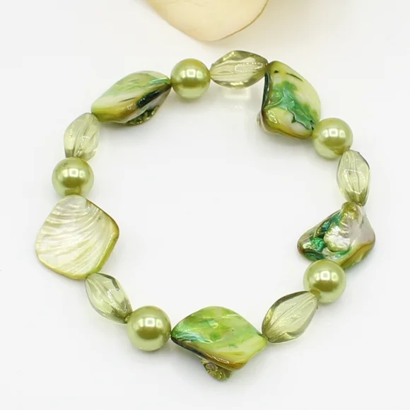 Vintage mother of pearl and bead bracelet - Picture 1 of 5
